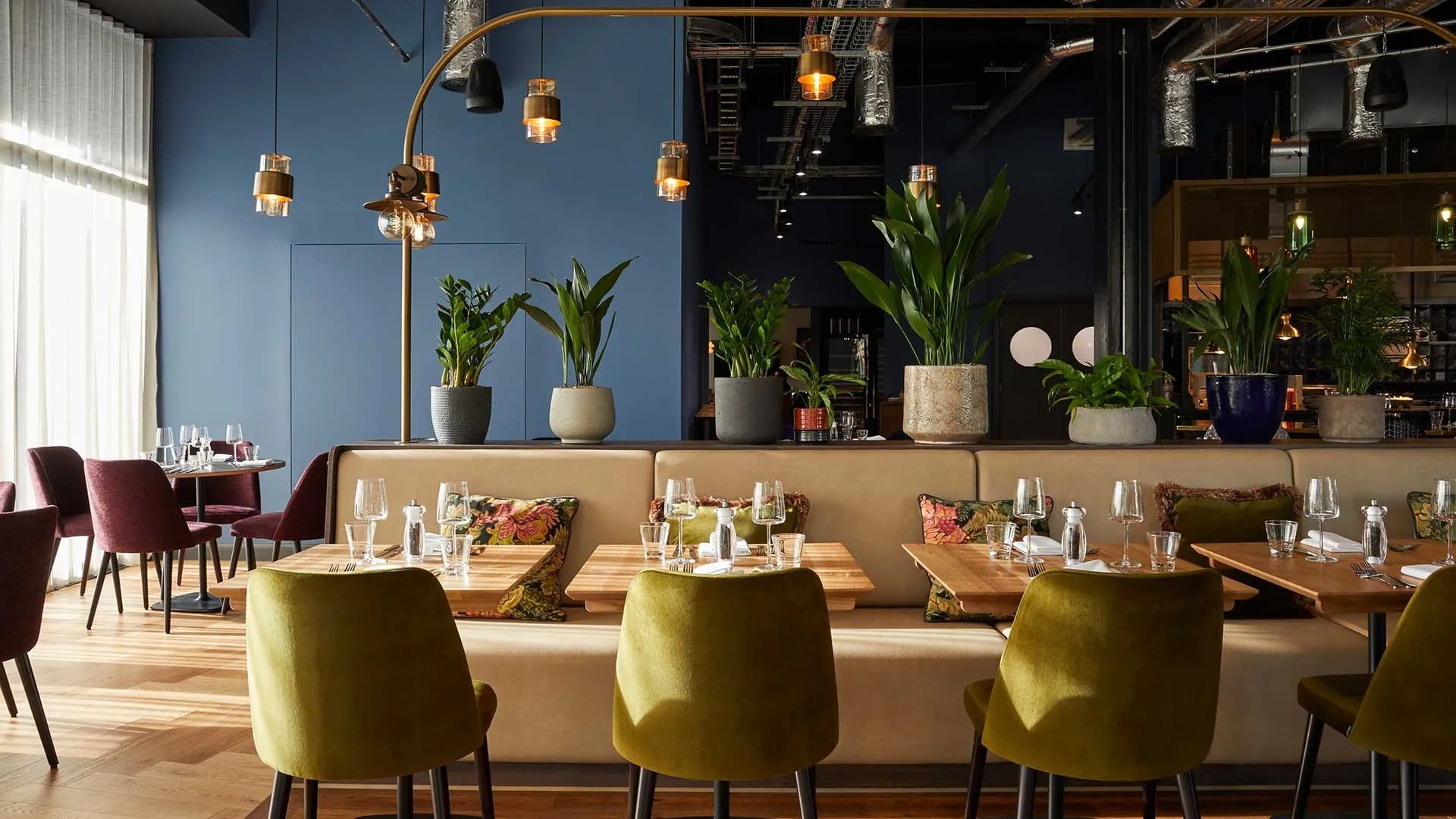 The Best Restaurant Reservations at Cogs Bar & Kitchen: 5 Experiences You Can’t Miss